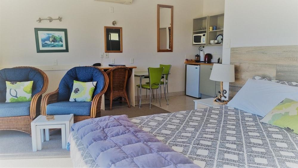 Asure Admirals View Motel Пейхия Экстерьер фото